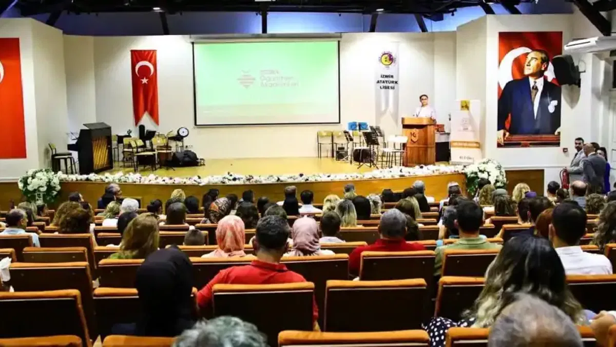 İzmir Öğretmen Akademileri kapanış programı gerçekleştirildi
