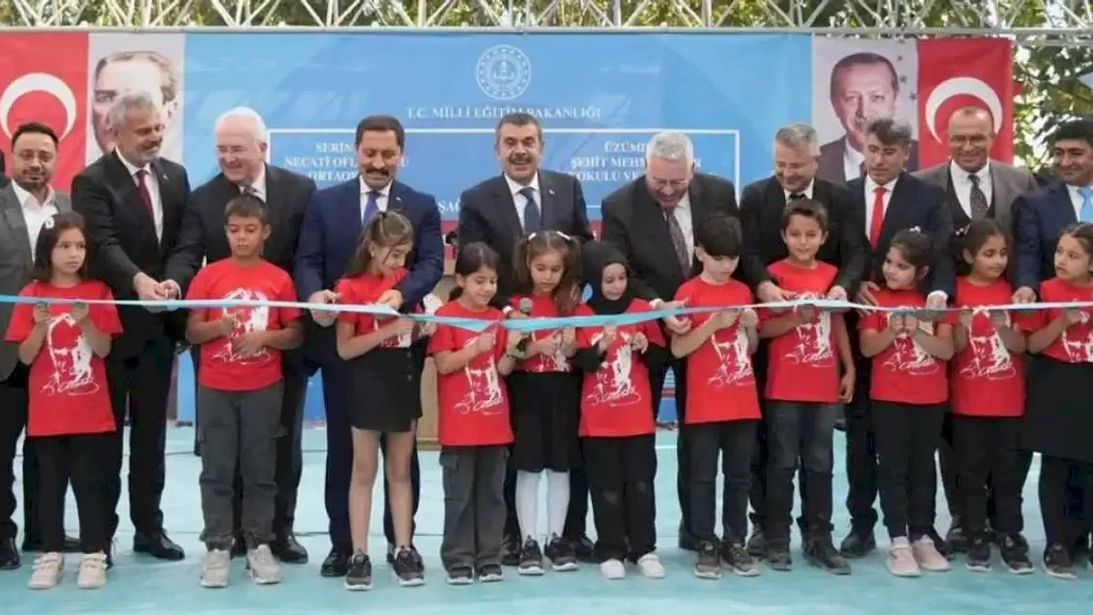Hatay'da üç okula toplu açılış