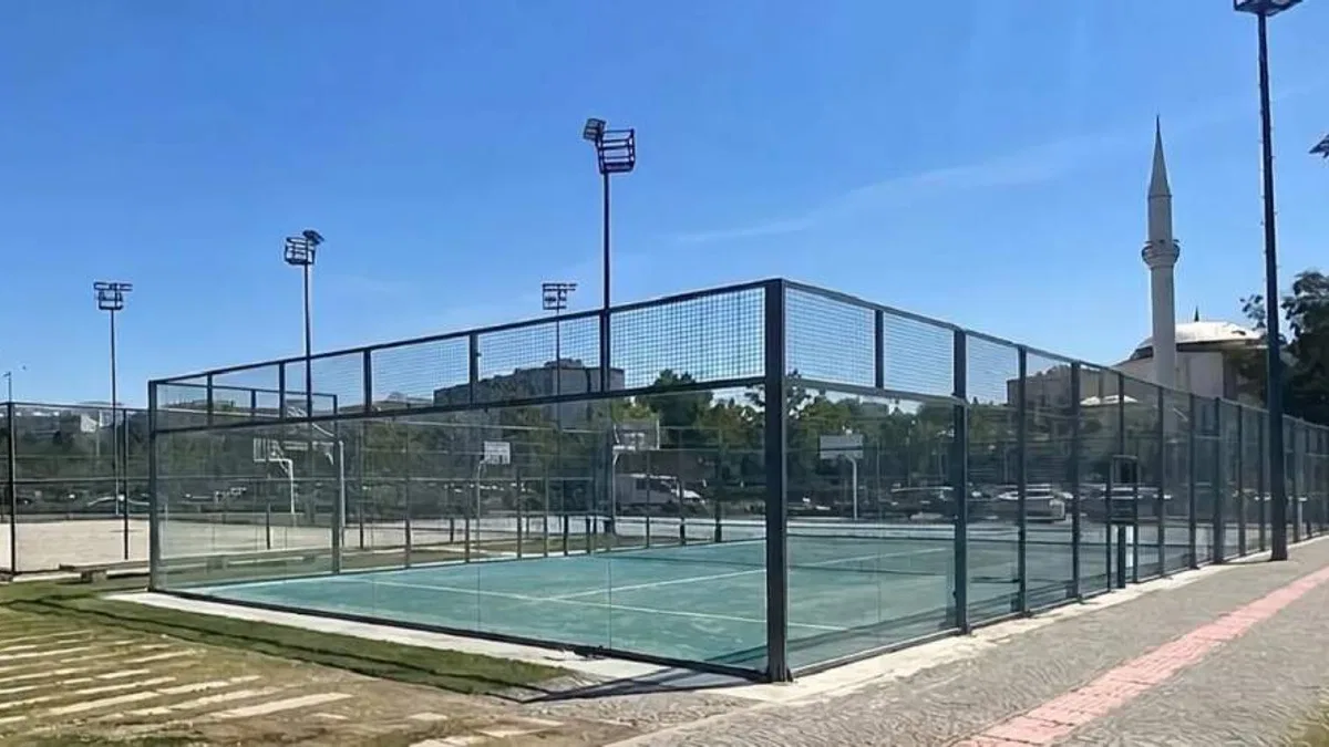 İzmir Bostanlı Sahili’ne yeni padel kortlar geliyor