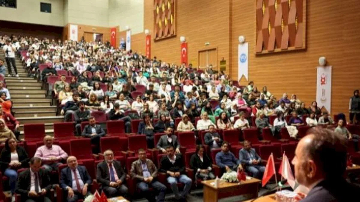 Prof. Dr. Tufan Gündüz'den KAYÜ'de konferans