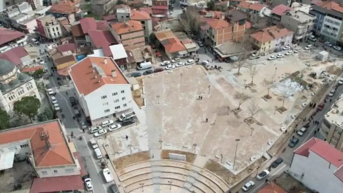 Sarıgöl Kent Meydanı açılışa gün sayıyor
