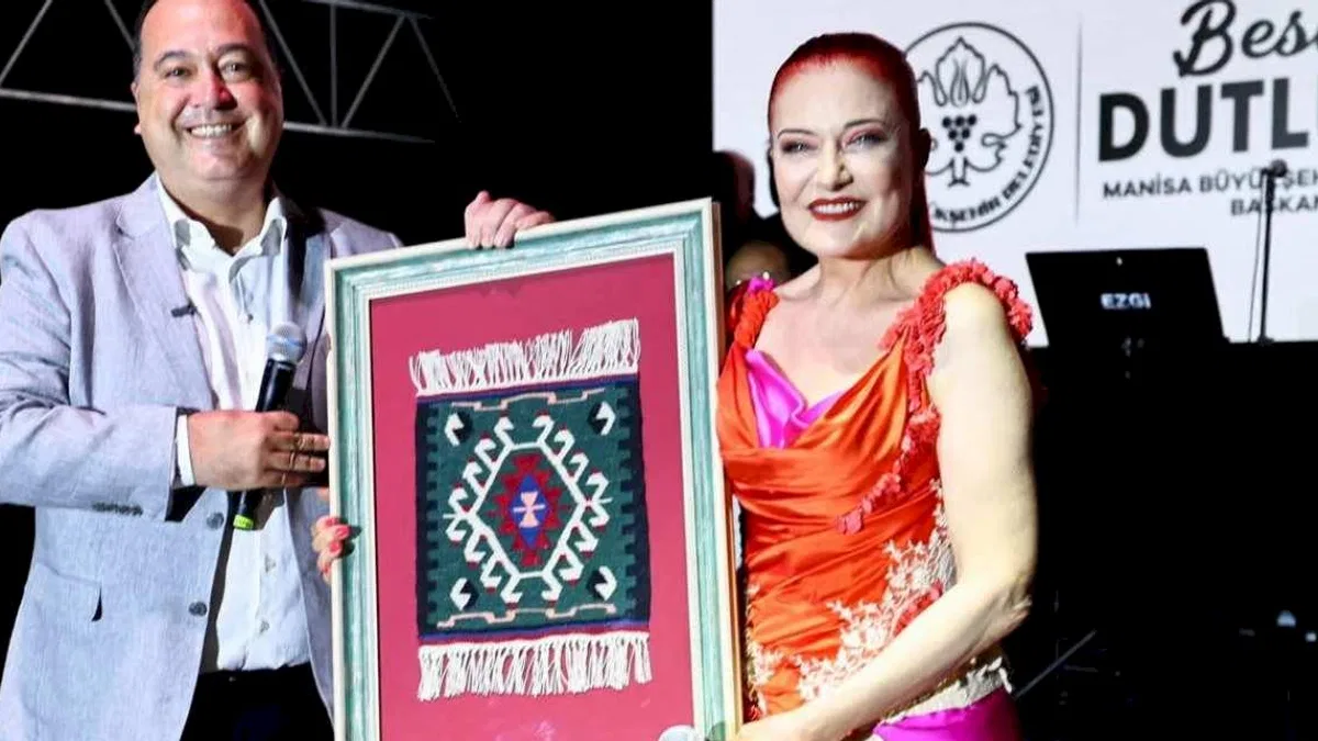 Manisa'da Balkan Festivalinde Candan Erçetin rüzgarı