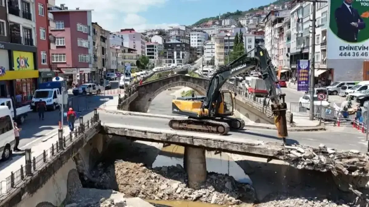 Ordu’da Bülbül Deresi üzerindeki köprü yenileniyor