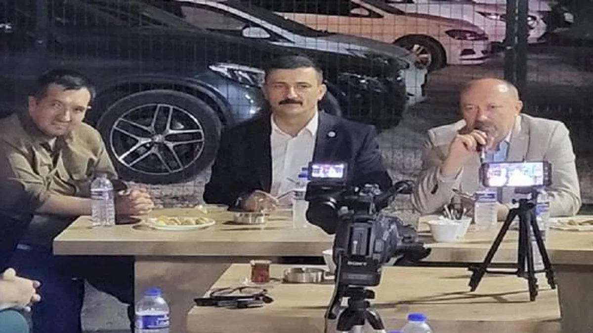Bursa'da İYİ Partililer 'Dost Meclisi'nde konuştu