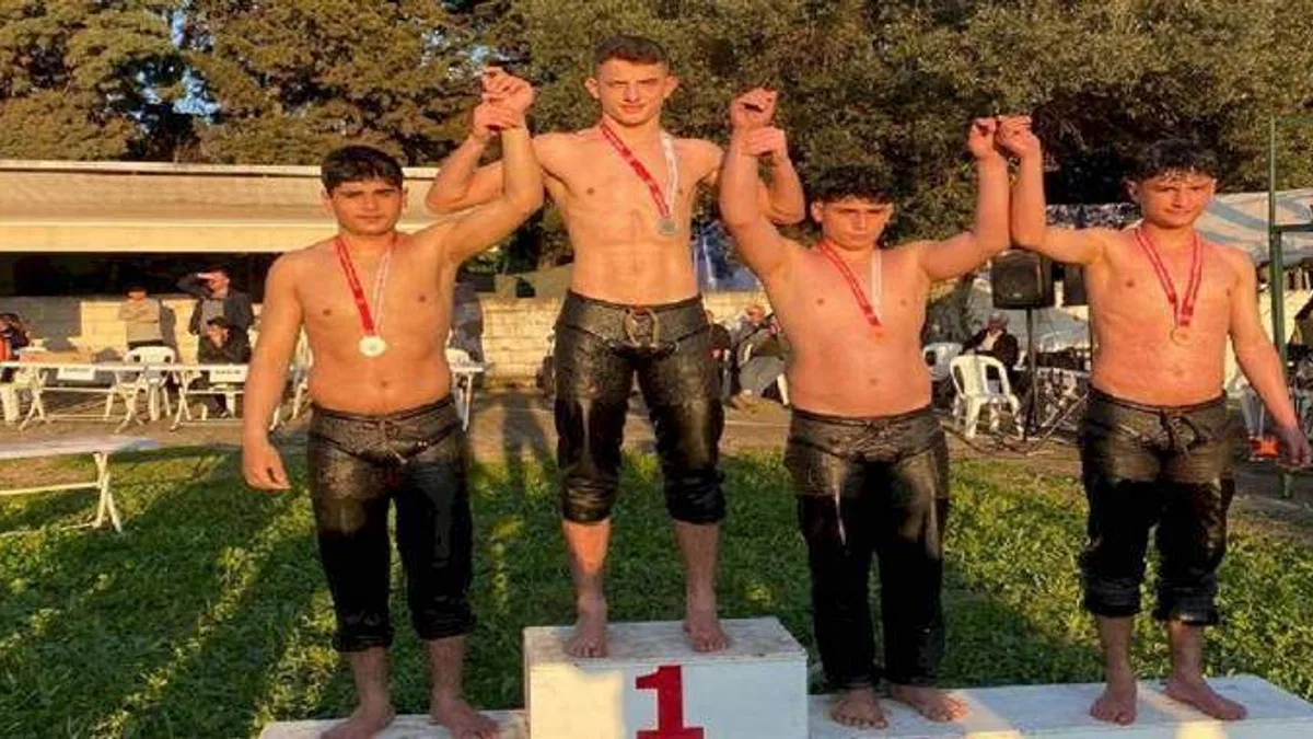 İzmitli pehlivanlar Yalova’da madalyaları topladı