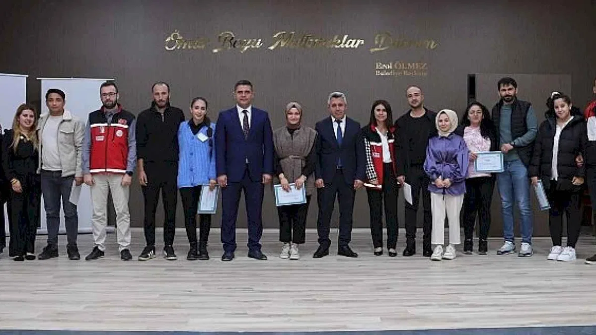 Kandıra'da yeni evl çiftler sertifikalarını aldı