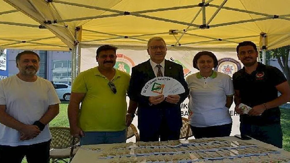 EÜ'de "El Ele Güvenli Geleceğe" standında aileler ve öğrenciler bilgilendirildi