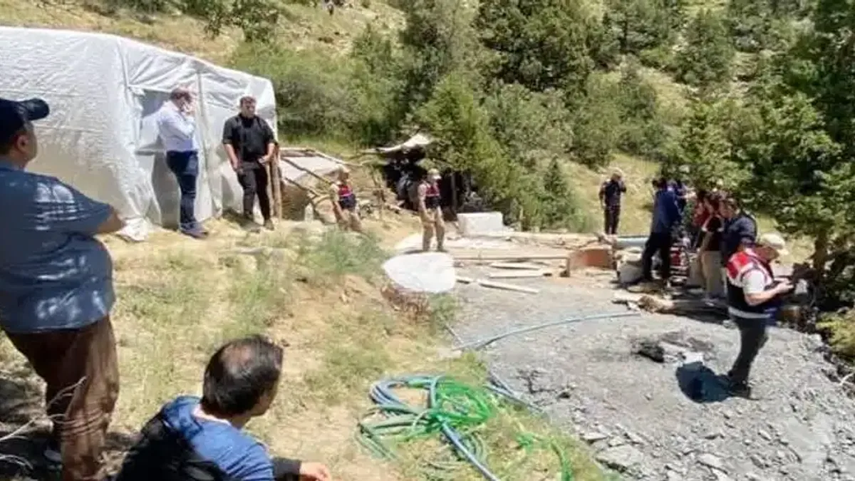 Erzurum'da Oltu taşı ocağında göçük meydana geldi