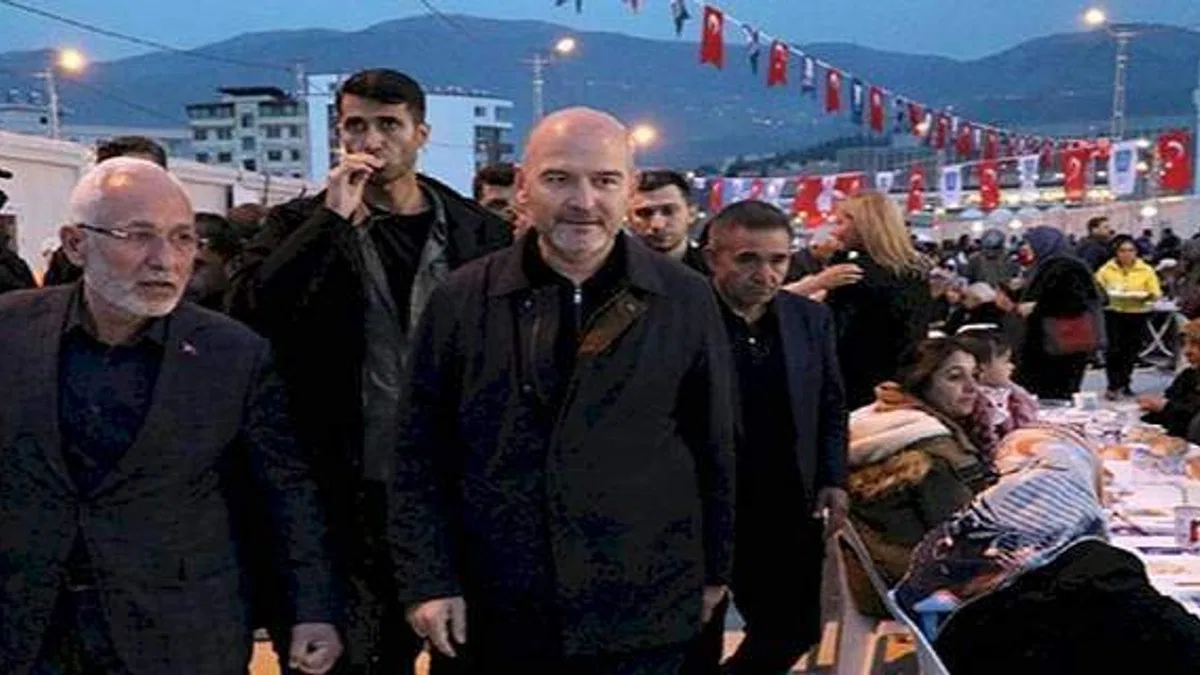 İçişleri Bakanı Süleyman Soylu İskenderun Konteyner Kentte Depremzedelerle İftar Yaptı