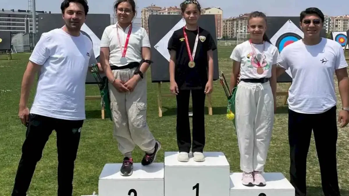 Konya Meramlı okçulardan hedef tam isabet