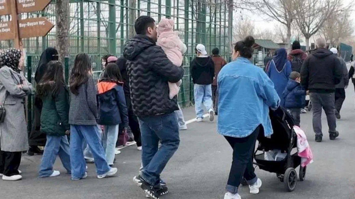 Kayseri'de hayvanat bahçesinde bayram yoğunluğu