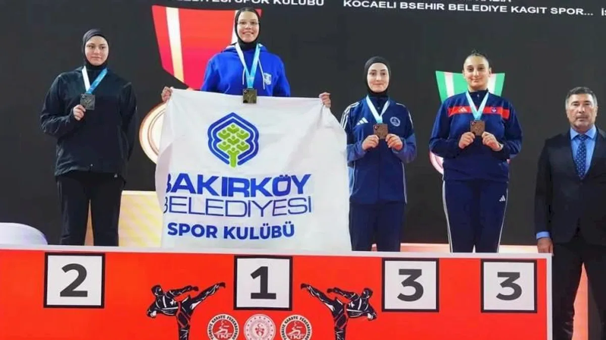 İstanbul Bakırköylü karateciler gururlandırdı