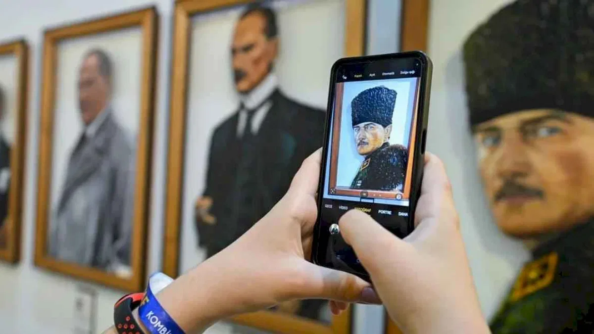 İzmir’de sanat ve antika fuarına yoğun ilgi