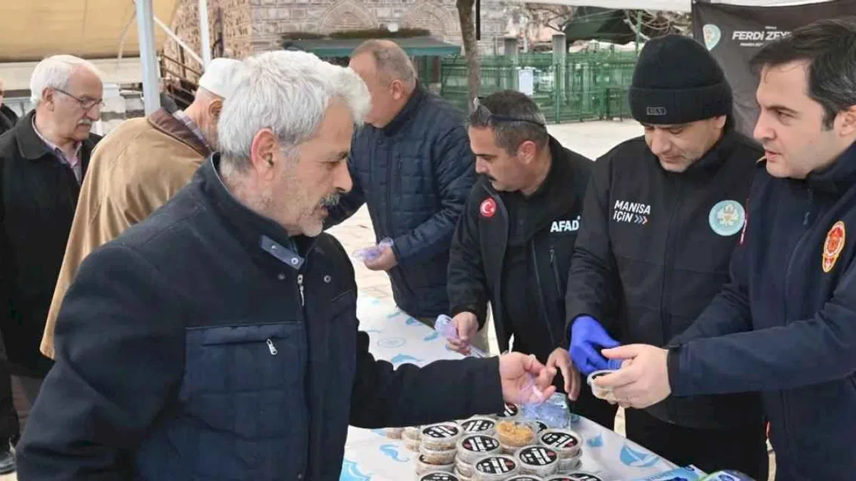 Manisa'da depremde hayatını kaybedenler anıldı