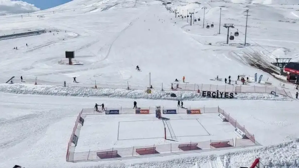 Kayseri Erciyes'te kar voleybolu heyecanı başlıyor