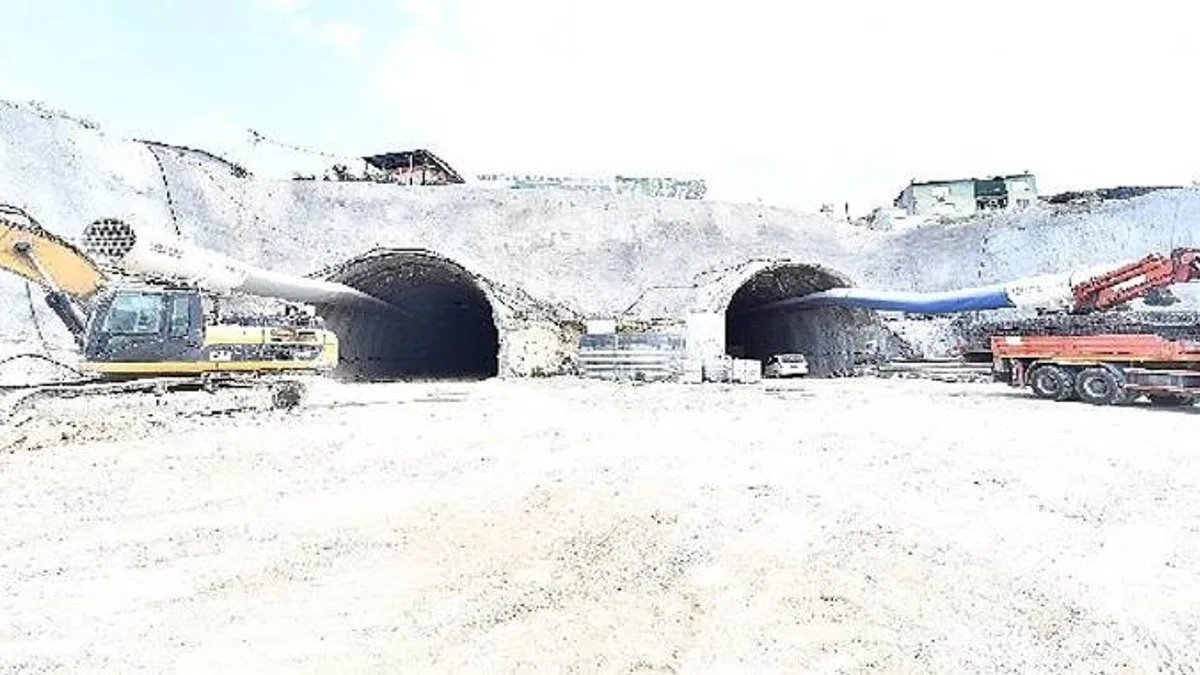 Buca Onat Tüneli yolu yarıladı