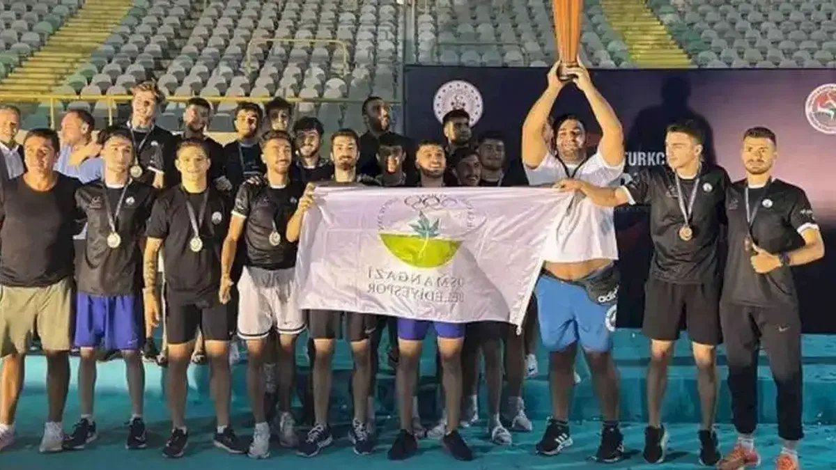 Bursa Osmangazi Belediyespor, Turkcell Süper Lig’de üçüncü oldu