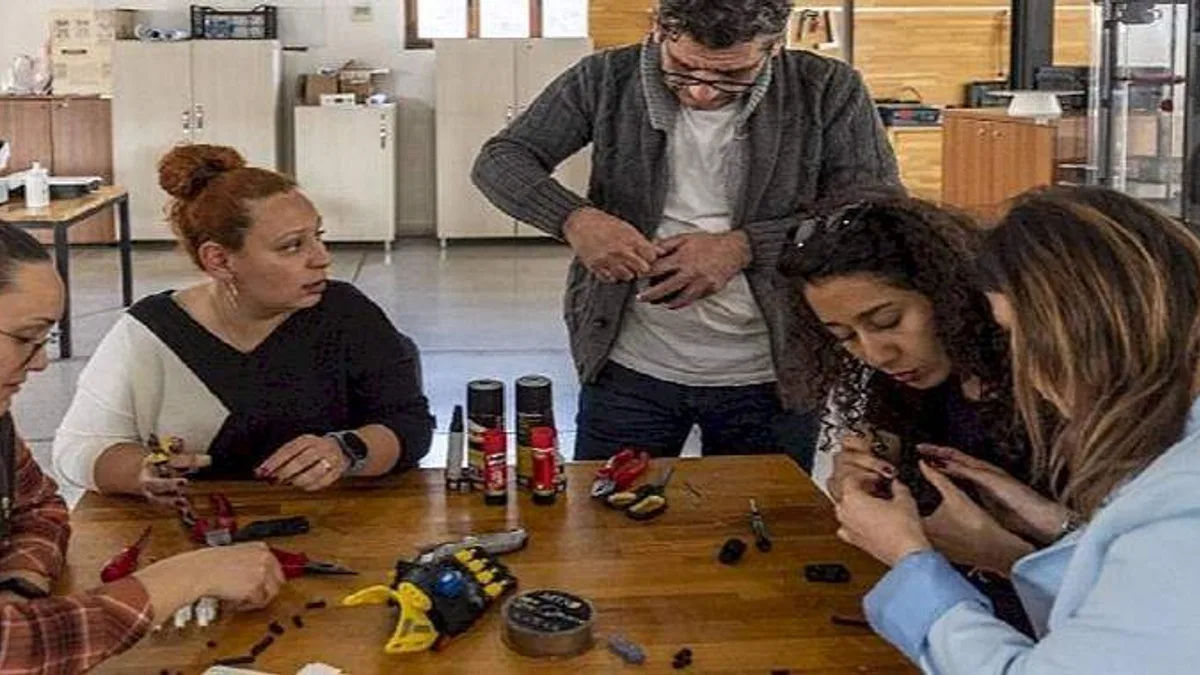 FabrikaLab İzmir'de Robotel üretildi