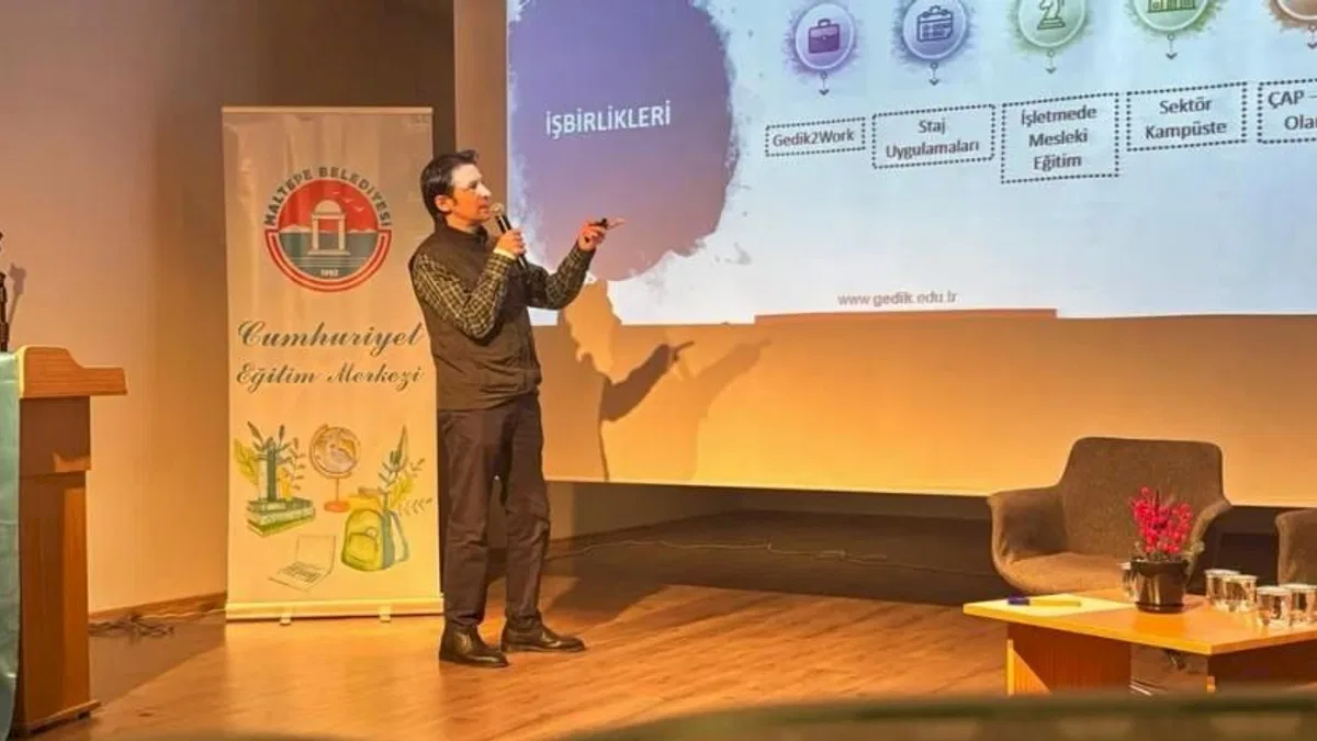 Maltepe'de öğrencilerin eğitim ve kariyer yolculuklarında destek