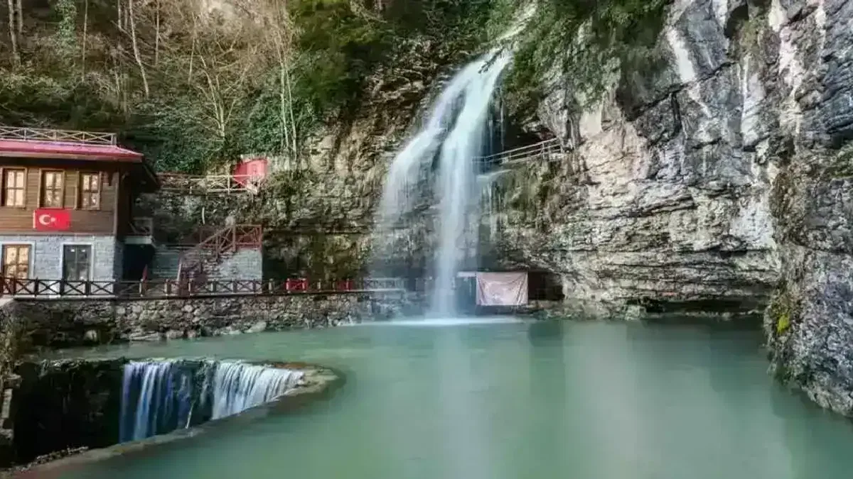Trabzon’un turizm merkezleri ziyaretçi akınına uğruyor