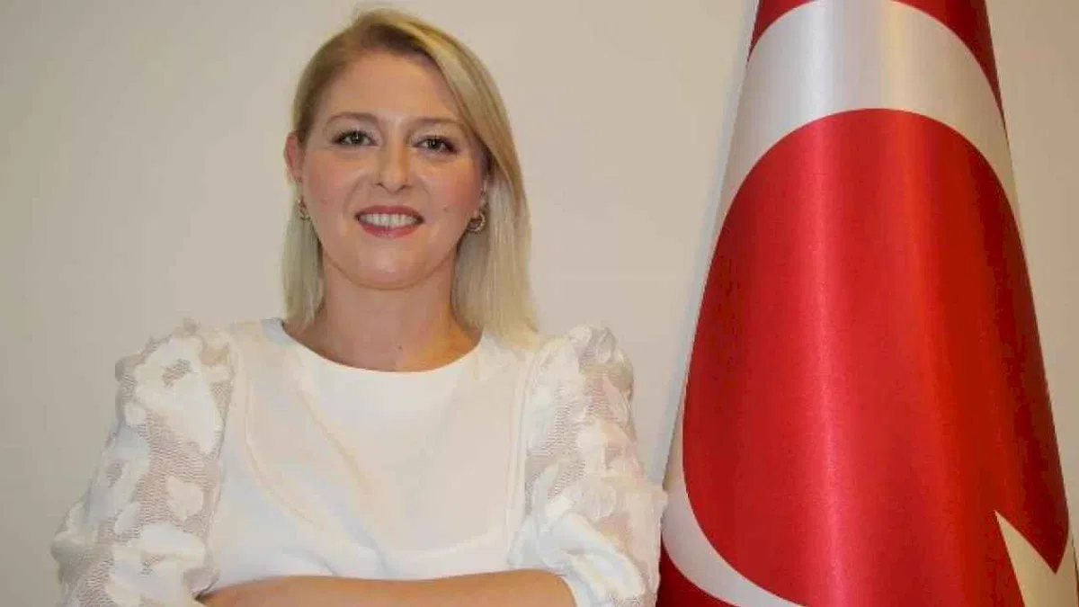 Uzunköprü'de afiş tartışması: Özlem Becan'dan yanıt geldi