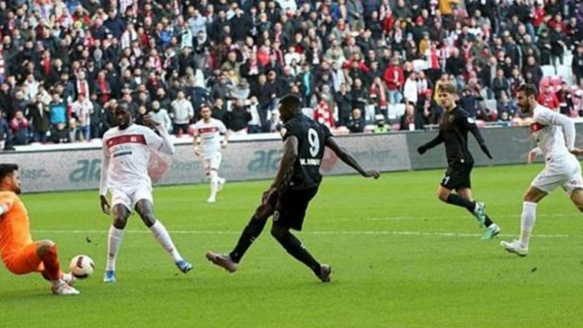 Yılport Samsunspor 2-0 EMS Yapı Sivasspor (Maç Sonucu) Samsun'dan kritik galibiyet!
