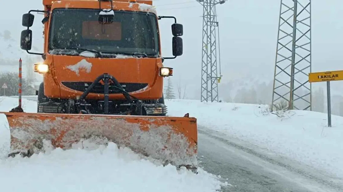 Konya'da kar yağışı: Ekipler 31 ilçede teyakkuz halinde!