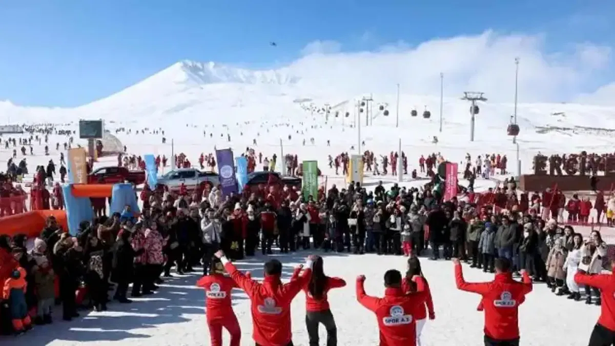Erciyes Kış Festivali görsel şölen yaşattı