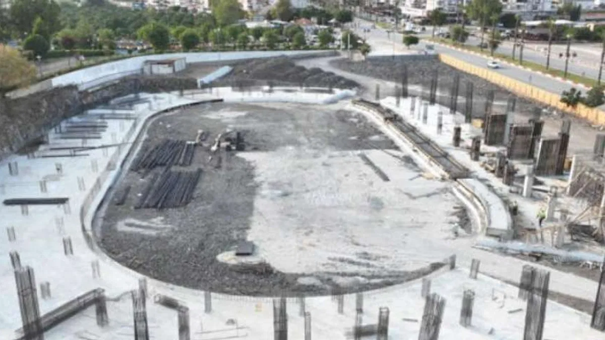 Atatürk Stadyumu’nda çalışmalar hızla sürüyor
