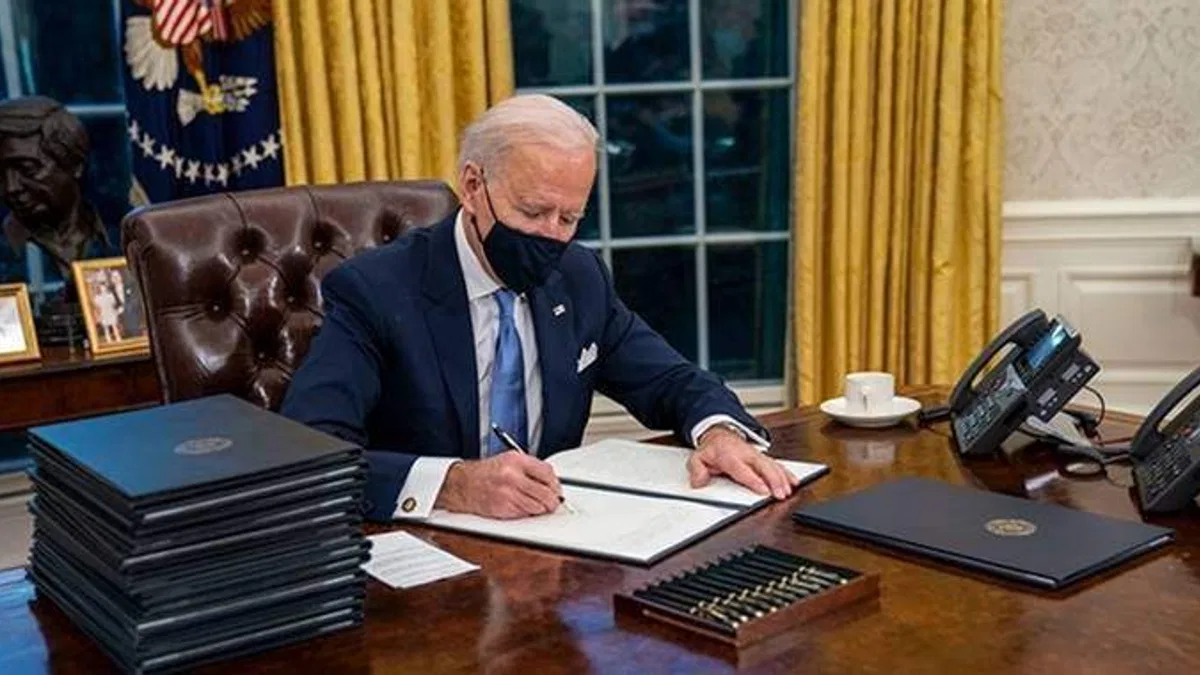 Biden, Çin'e kayan üretimin ABD'ye dönmesini teşvik için çip yasasını imzaladı