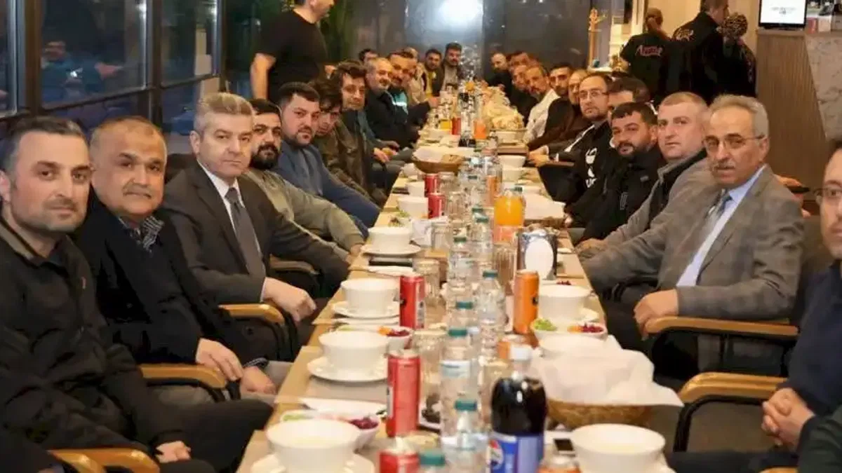 Artvin'de Vali Ergün, İl Özel İdaresi iftarında personeliyle  buluştu