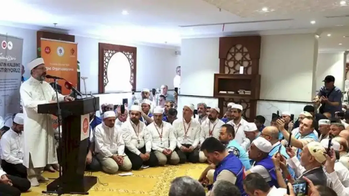 Prof. Dr. Erbaş Mekke'de Türk hacı adaylarıyla buluştu