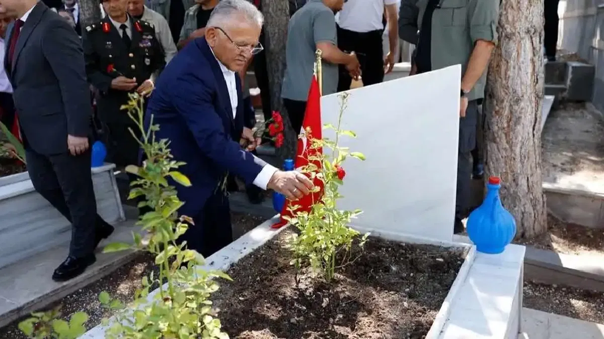 Kayseri protokolü 15 Temmuz şehitlerini andı