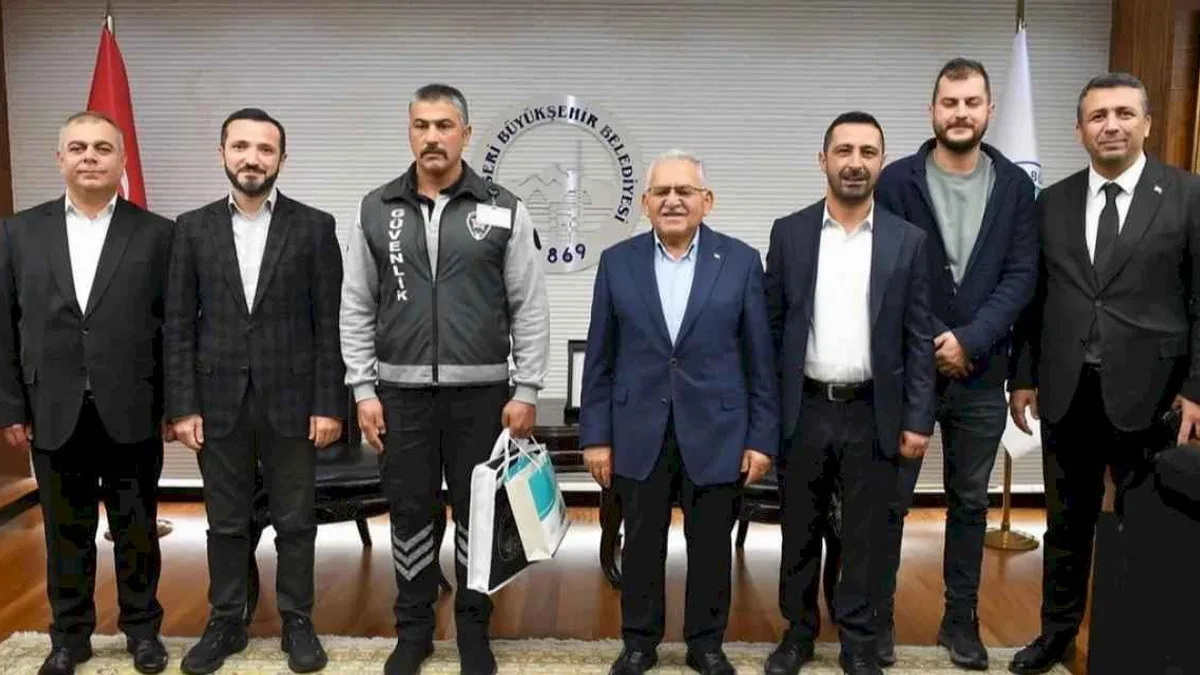 Memduh Büyükkılıç kahramanı ağırladı
