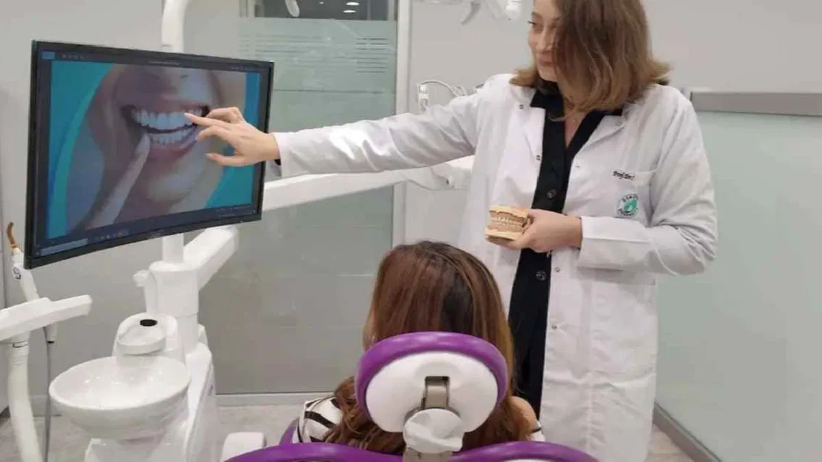 Diş hekimliği eğitimi teknoloji ve klinik deneyimle güçleniyor