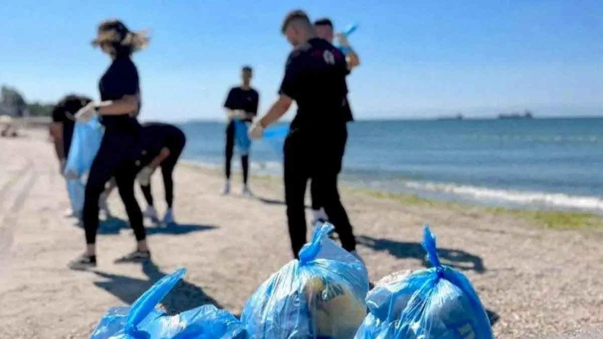 3 yılda 35 bin metrekare sahili temizlediler