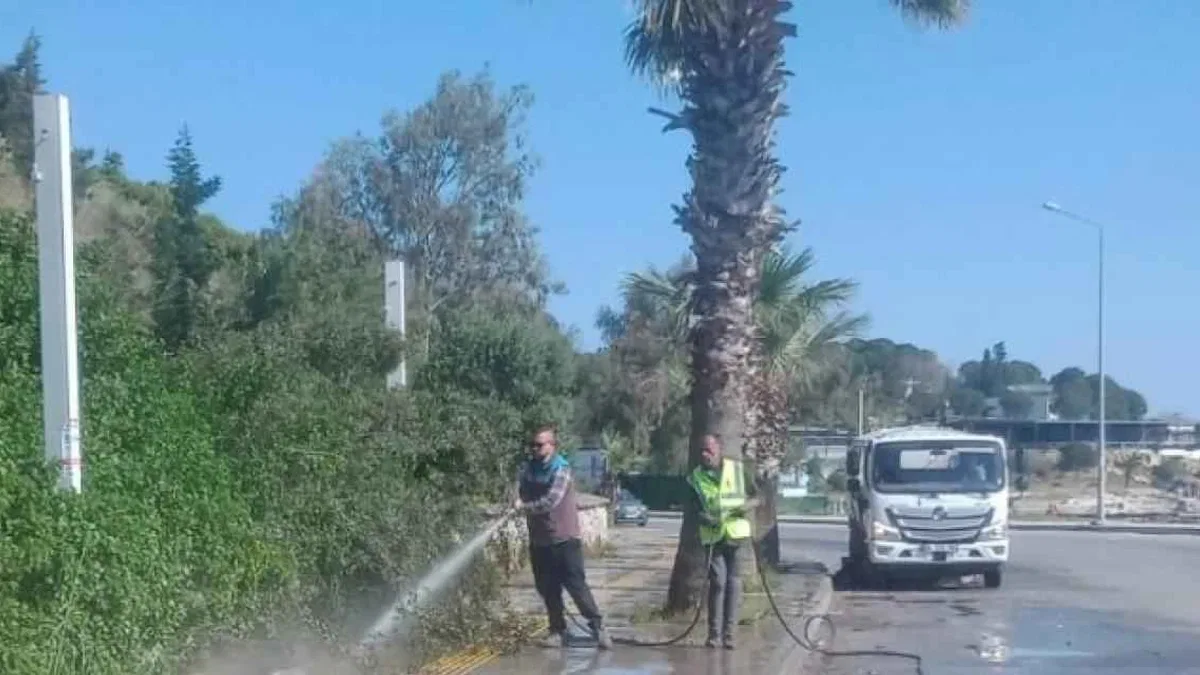 Urla sokaklarında bayram temizliği