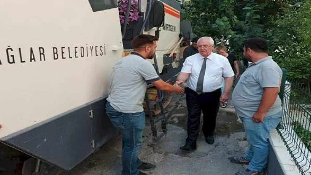 İzmir Karabağlar'da asfalt çalışmaları hız kesmedi