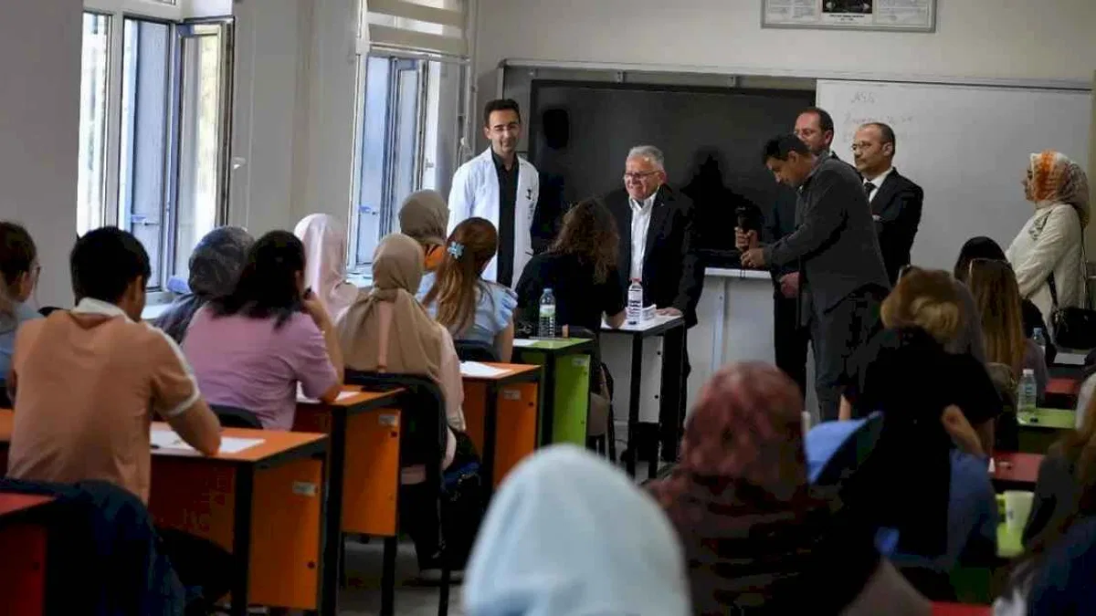 KAYMEK AGS öğrencilerine Büyükkılıç'tan başarı dileği