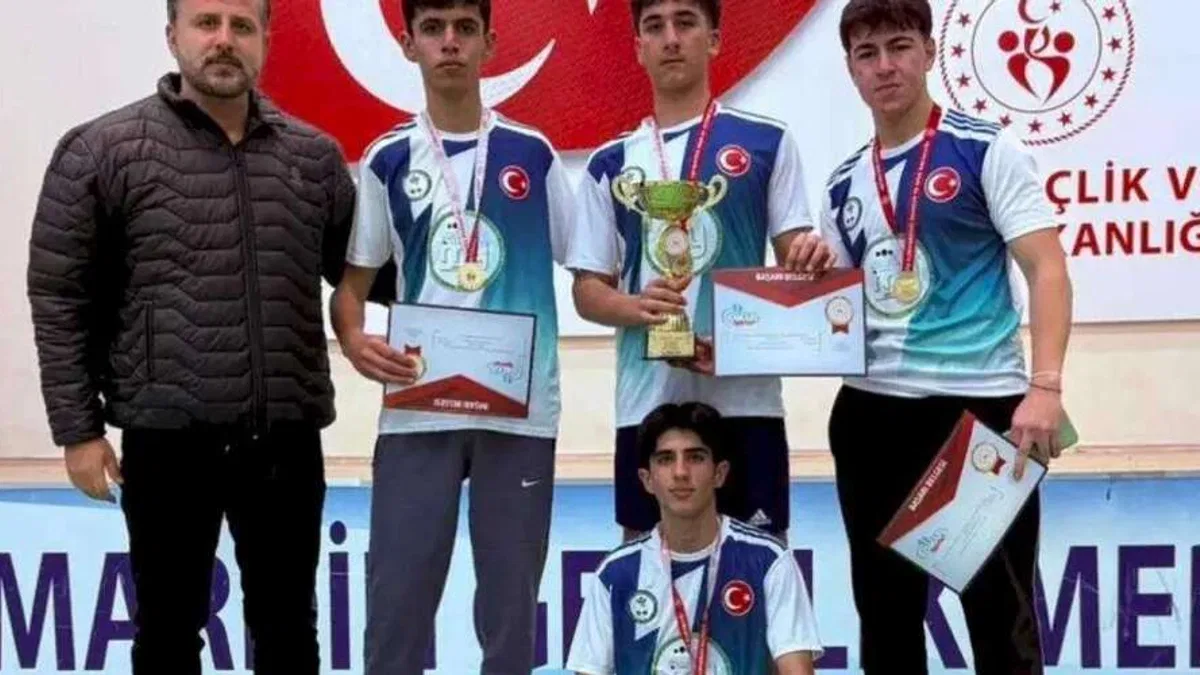 Mardin Yeşilli Gençlerbirliği’nden çifte şampiyonluk