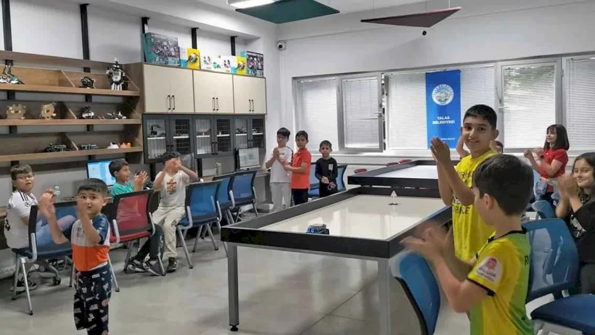 Kayseri Talas'tan geleceğin teknoloji yıldızlarına yaz desteği