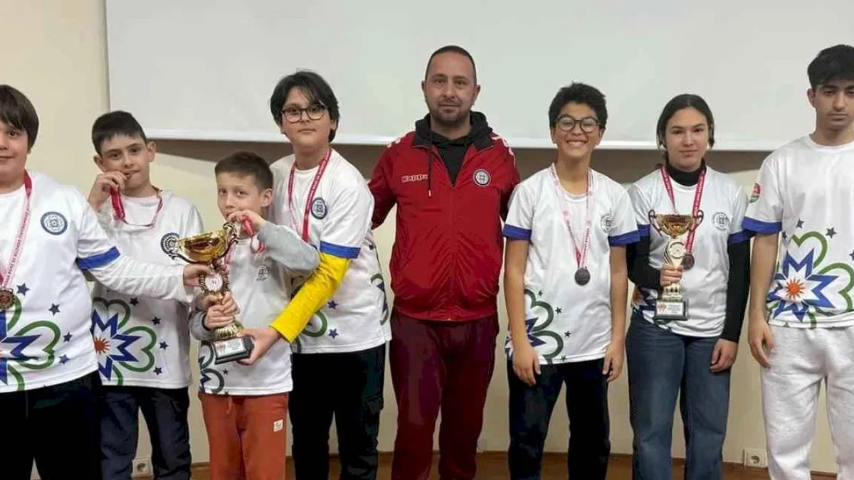 Muğlalı sporcularından satrançta çifte başarı