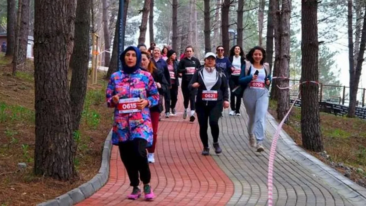 'Bahar Koşusu' Sapanca’da renkli görüntülere sahne oldu