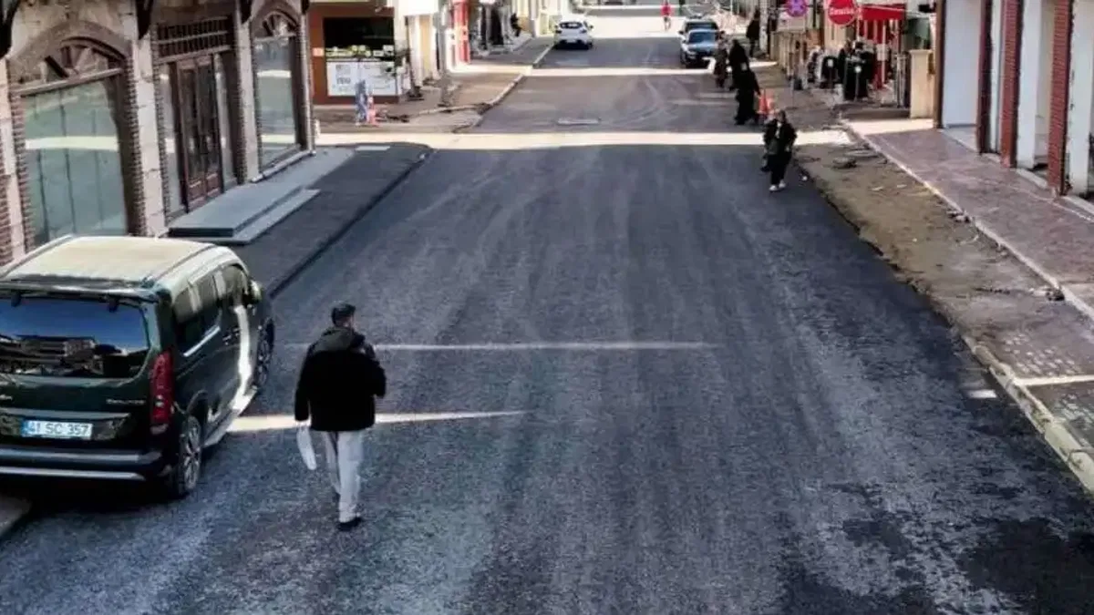 Kocaeli Büyükşehir’den Kartepe’de yol yenileme çalışması