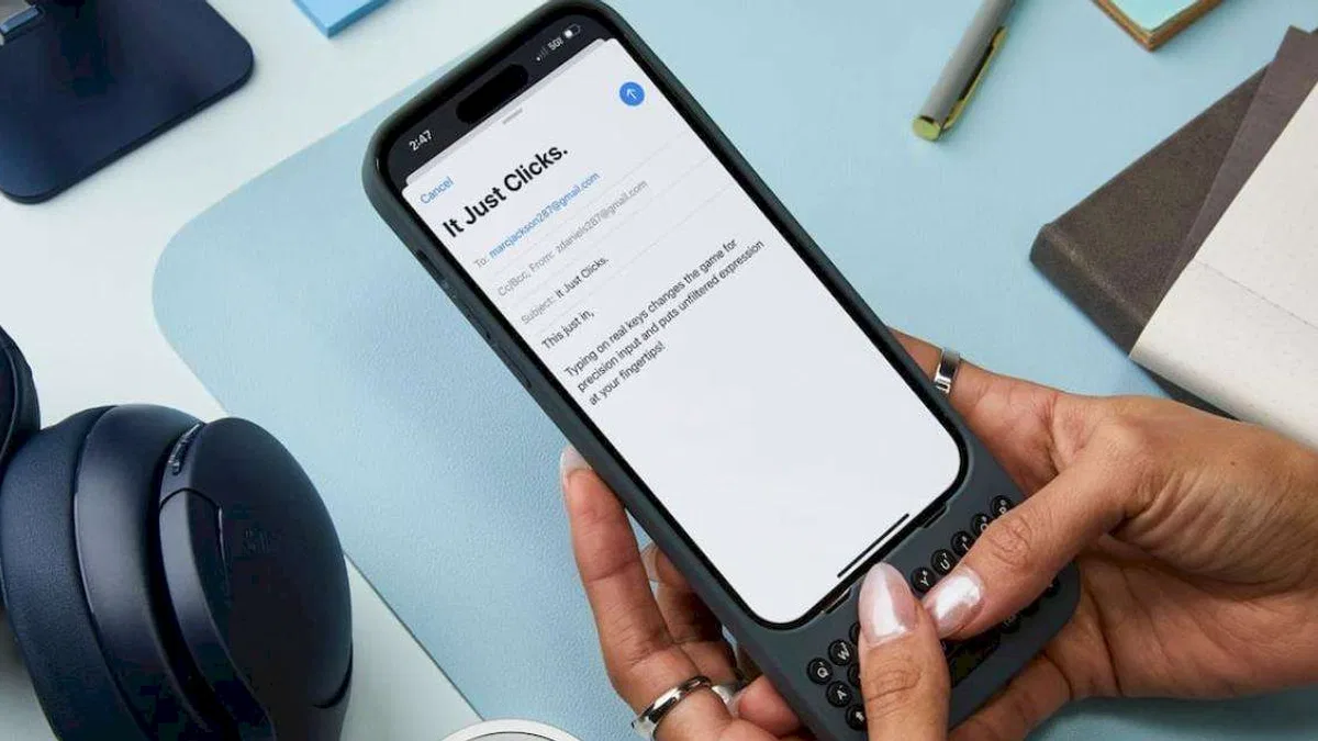 iPhone İçin Fiziksel Tuş Takımı Getiren Clicks Klavye Kılıf Duyuruldu