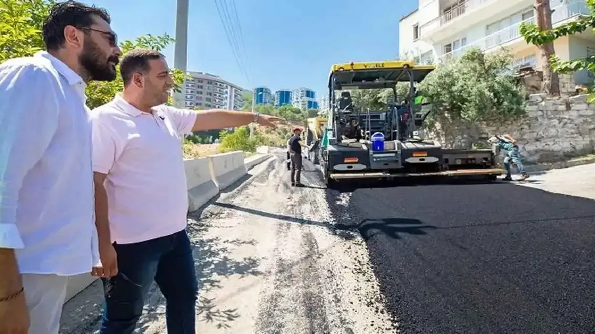 İzmir Narlıdere'de asfalt mesaisi