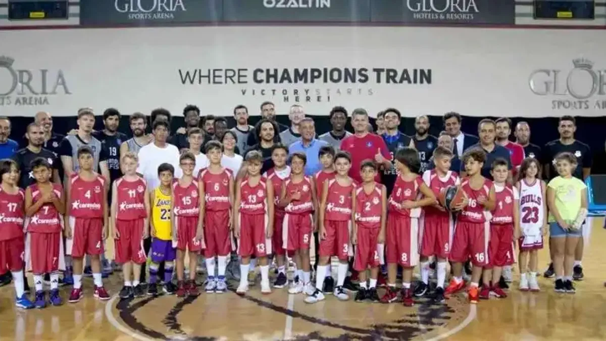 Küçük adamlar, dev adamlarla buluştu