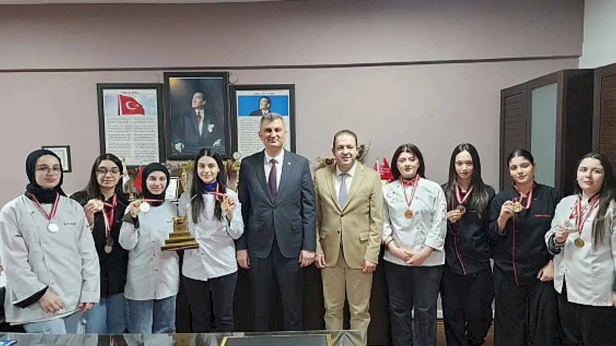 Gölcüklü Lise Öğrencilerinden Büyük Başarı