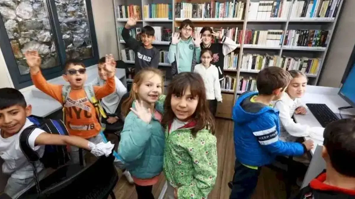 İzmir'de Efes Selçuk’ta çocuklar ve aileler yalnız değil