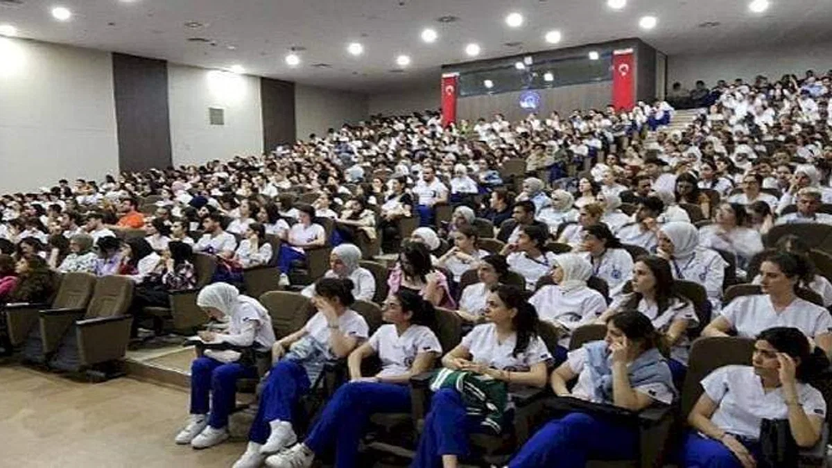 EÜ'de "Zihnin Esareti: Davranışsal Bağımlılık ve Mücadeleye Genel Bakış" konferansı